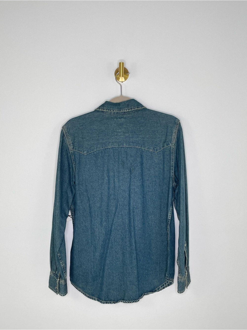 Boho Western | Levi's Yoke Denim Shirt | Bronze Swirl Snap Button | Medium Wash - Picture 9 of 13